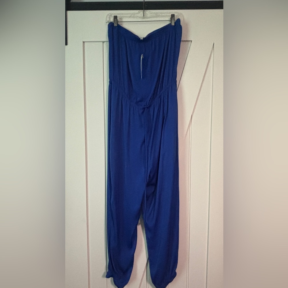 Woman’s strapless jumpsuit